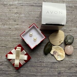 Avon Freshwater Pearl Earrings In Present Gift Box